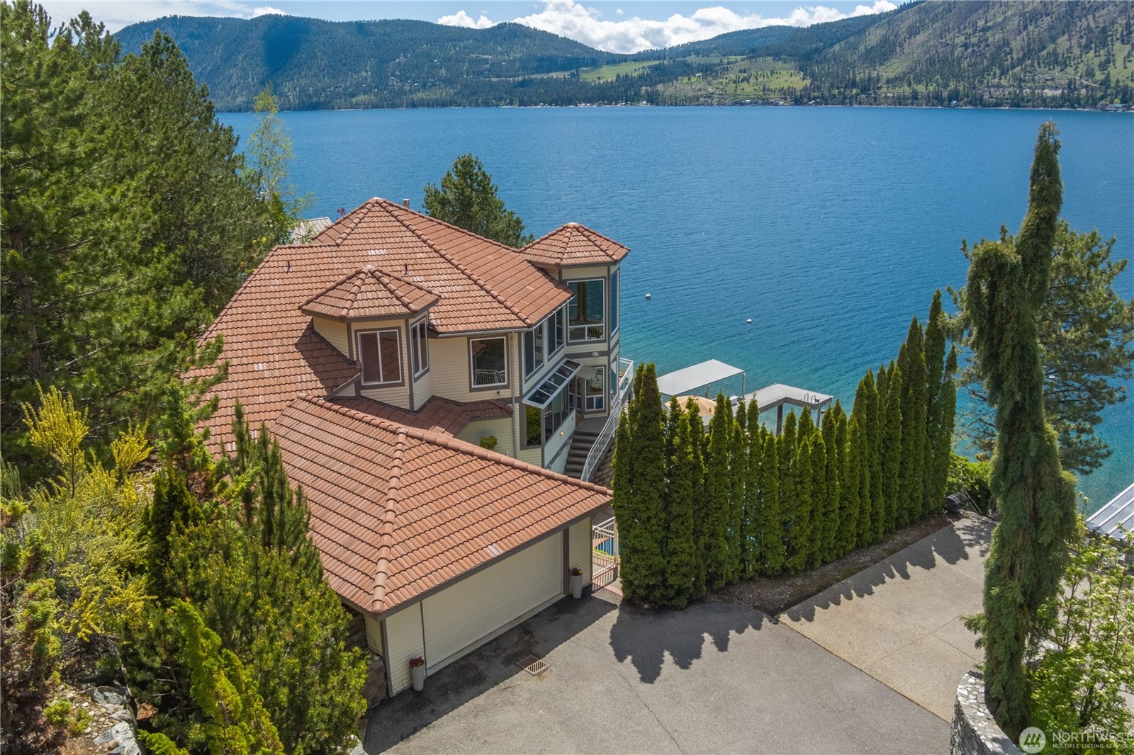 Lake Chelan Waterfront Home